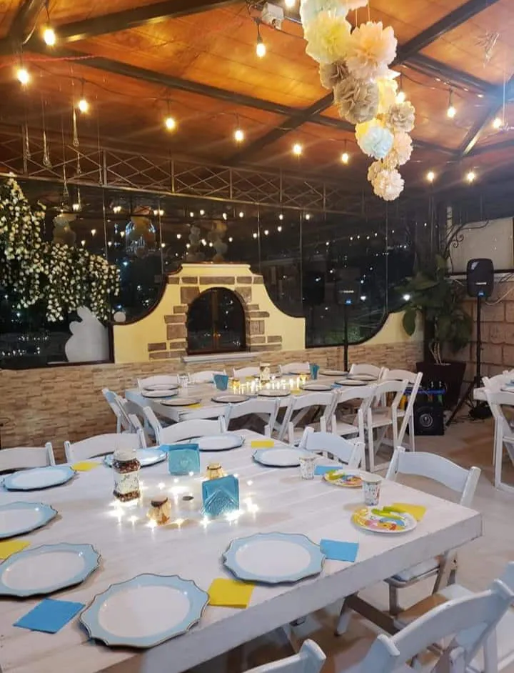 Mesa decorada para graduación en Salón Colibrí