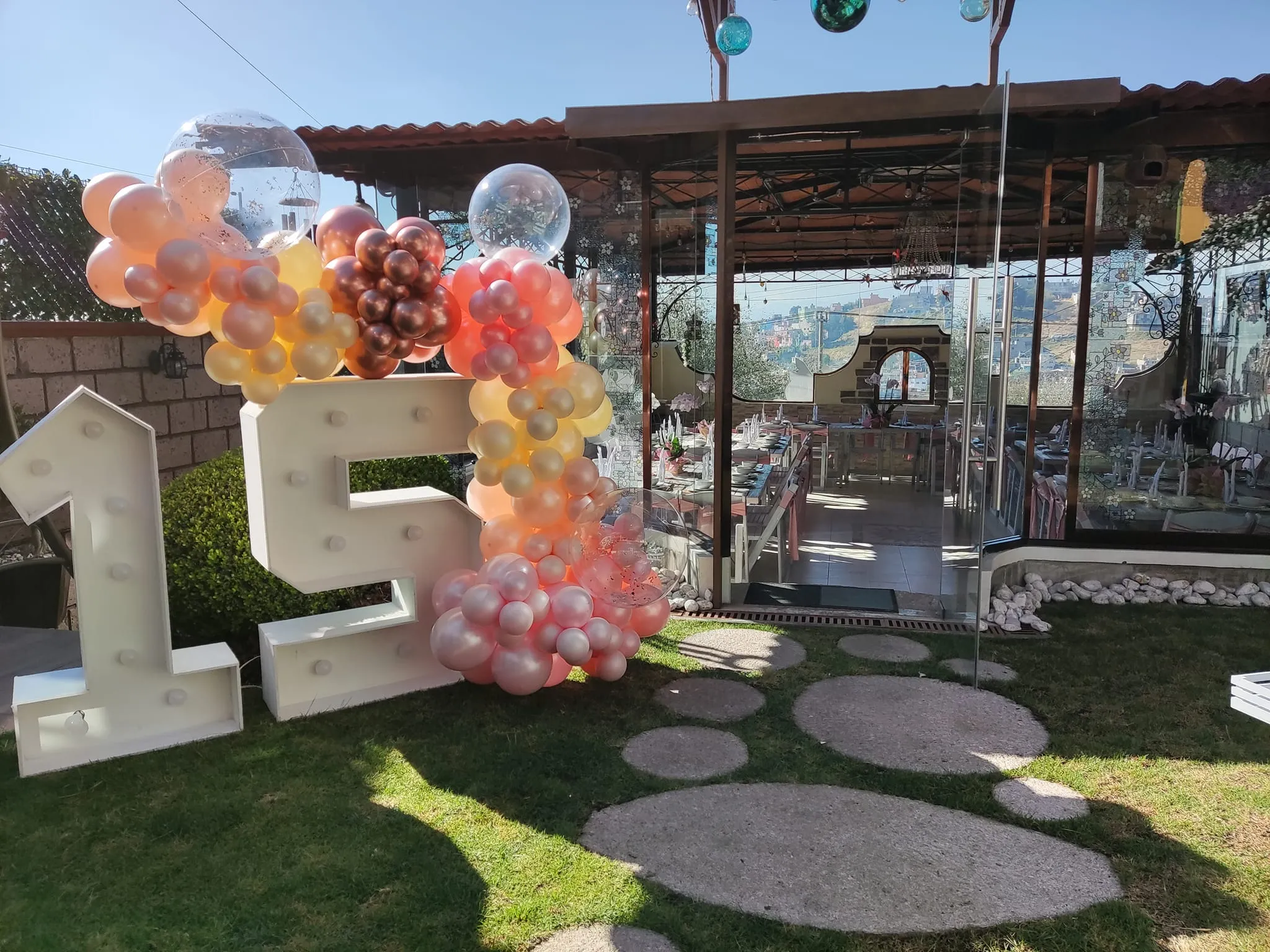 Decoración de XV años en Salón Colibrí